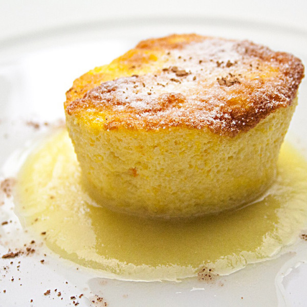 Budino d'arancia e mandorle con salsa d'ananas, preparato e fotografato da Giorgio Giorgetti, personal chef Varese Como Milano Lombardia, su Cucino di te.