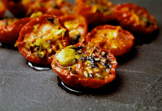 pomodorini confit Pomodorini confit, preparati e fotografati da Giorgio Giorgetti, personal chef Varese Como Milano Lombardia, su www.cucinodite.it.