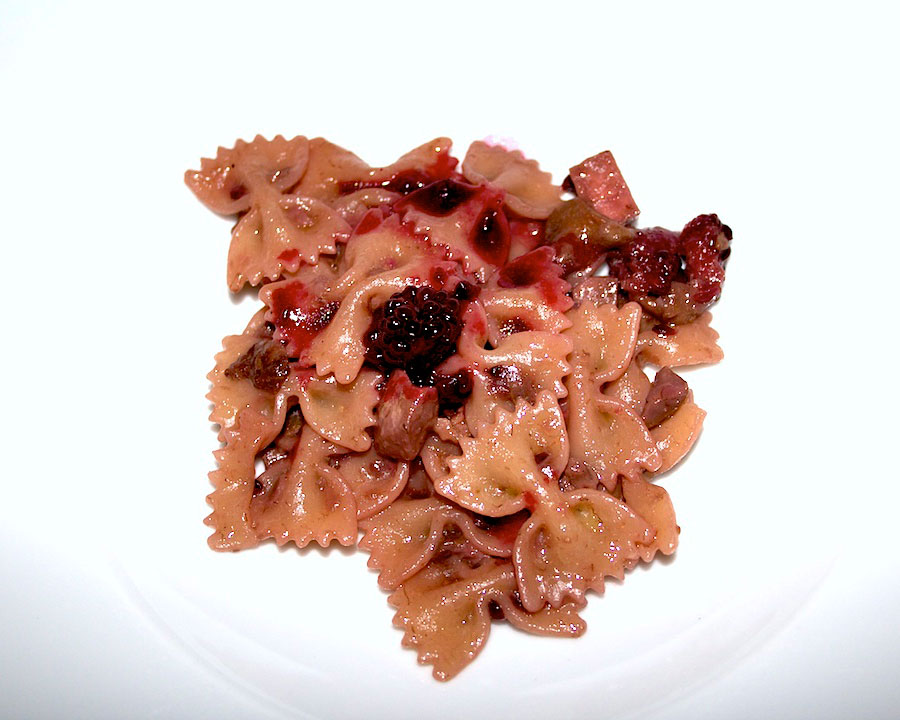 Farfalle sul rovo, di Karen Del Greco, fotografate da Giorgio Giorgetti, personal chef a Varese