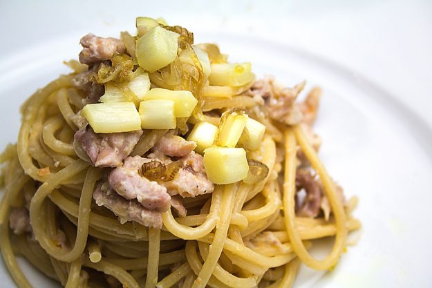 bigoli con asparagi bianchi di Cantello e ragù bianco di coniglio, nel ricettario gratuito di Giorgio Giorgetti, personal chef, sommelier e giornalista per le province di Varese, Como, Milano, Lecco, Verbano-Cusio-Ossola e Canton Ticino (Svizzera).