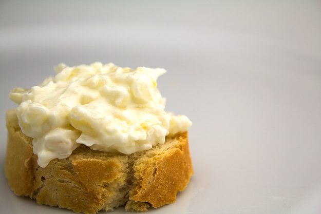 crema di asparagi bianchi di Cantello e caprino, nel ricettario gratuito di Giorgio Giorgetti, personal chef, sommelier e giornalista per le province di Varese, Como, Milano, Lecco, Verbano-Cusio-Ossola e Canton Ticino (Svizzera).