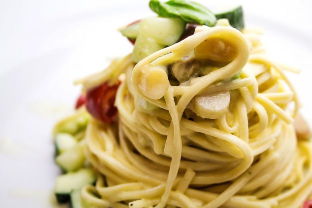 noodles primavera con bianchi di Cantello, nel ricettario gratuito di Giorgio Giorgetti, personal chef, sommelier e giornalista per le province di Varese, Como, Milano, Lecco, Verbano-Cusio-Ossola e Canton Ticino (Svizzera).