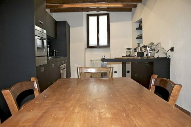 La nuova cucina di Cucino di Te, dove si tengono le lezioni tra i fornelli e le degustazioni dedicate al vino. Cantello, Varese, Como, Svizzera.