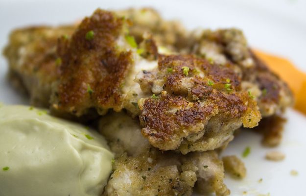 cervella fritte con salsa d'avocado e maionese di pomodoro. Giorgio Giorgetti, cuoco a domicilio Varese, Como, Canton Ticino. Cucino di Te.