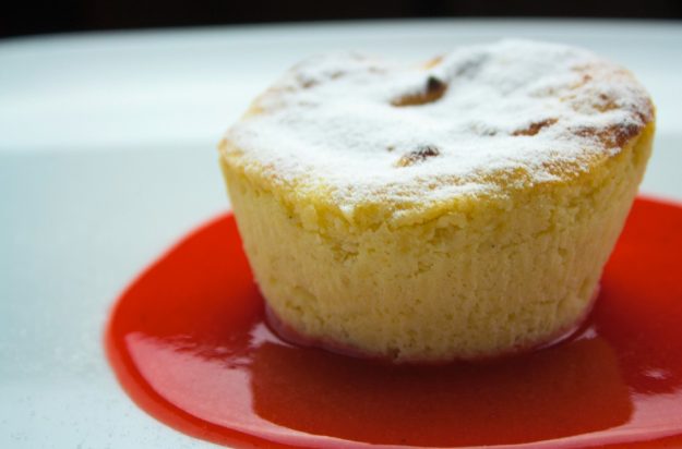 Budino di limone e mandorle in salsa di fragole - Cucino di Te, Varese