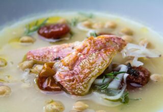 Triglie in zuppetta di ceci e olio al rosmarino Triglie in zuppetta di ceci e olio al rosmarino