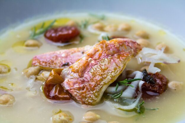 Triglie in zuppetta di ceci e olio al rosmarino