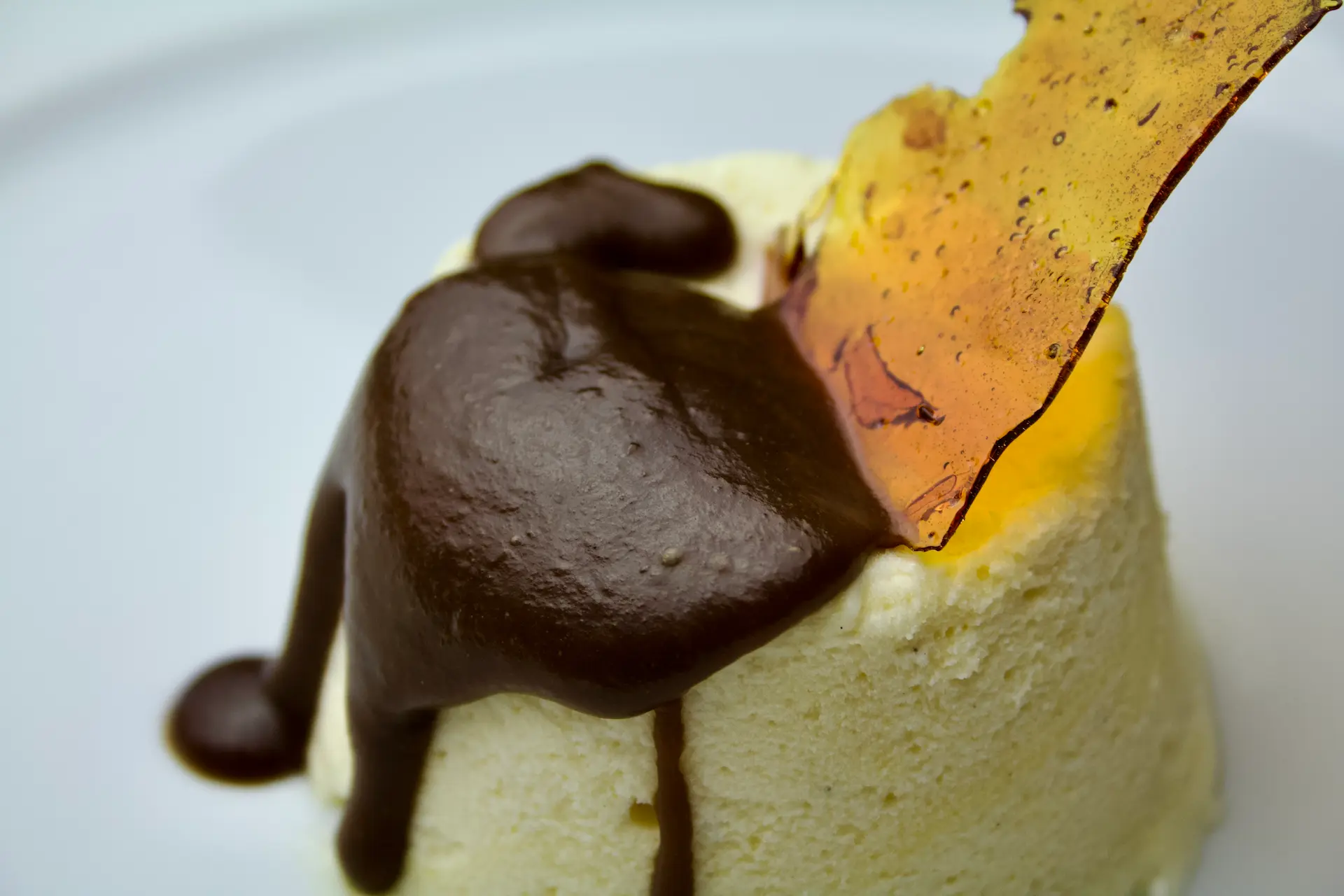 Semifreddo alla vaniglia e liquirizia: alta pasticceria a domicilio a Varese, Como e nel Canton Ticino (Lugano e Mendrisio).